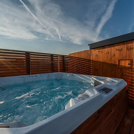 Skyluxe Old Town Penthouse Apartament *