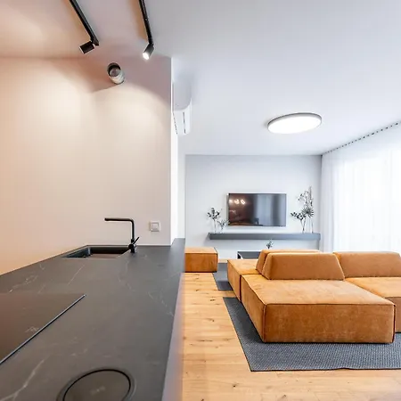 Skyluxe Old Town Penthouse Apartament