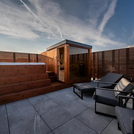 Skyluxe Old Town Penthouse Апартаменты