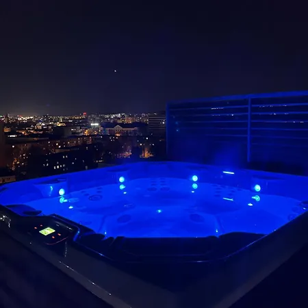 Skyluxe Old Town Penthouse Apartament *